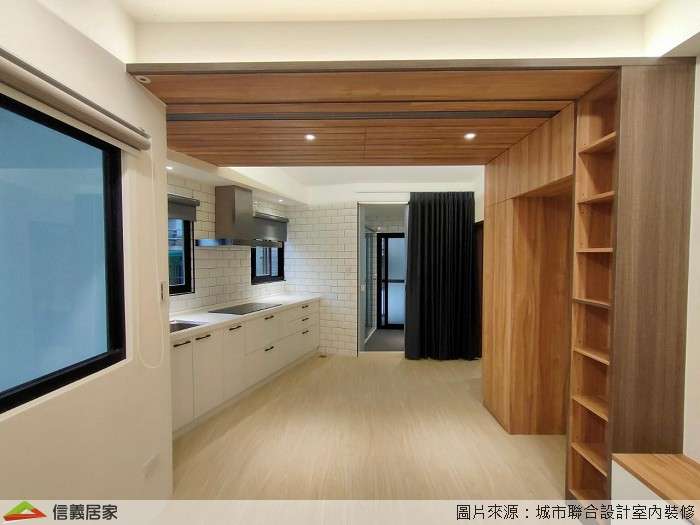 白色廚房室內裝潢設計，包括流理台、置物櫃、拉門裝潢圖片