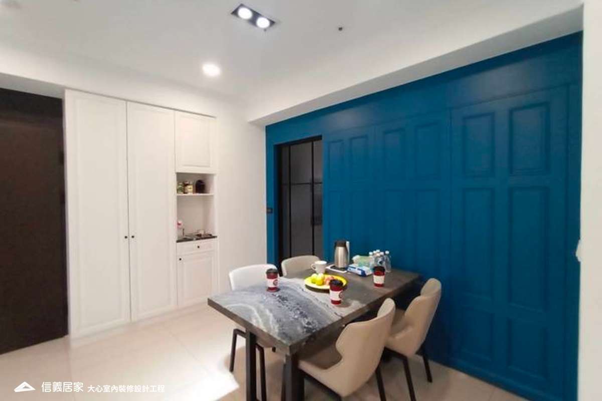 藍色餐廳室內裝潢設計，包括收納櫃、餐桌、餐椅、置物櫃裝潢圖片
