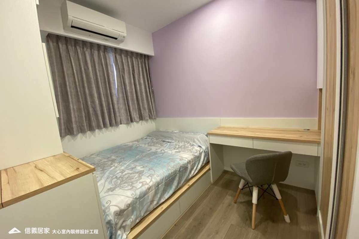 紫色臥室室內裝潢設計，包括窗簾、床、收納櫃、椅子、書桌、置物櫃裝潢圖片