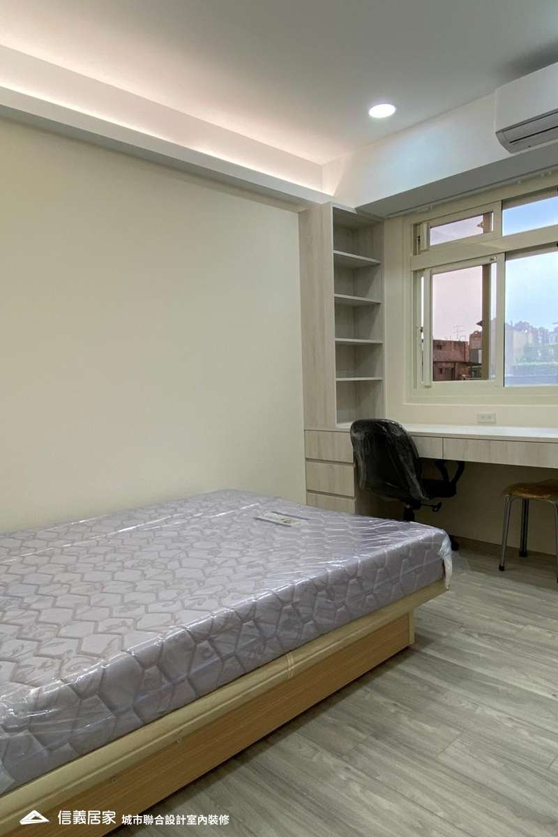 白色臥室室內裝潢設計，包括床、椅子、書桌、書櫃裝潢圖片
