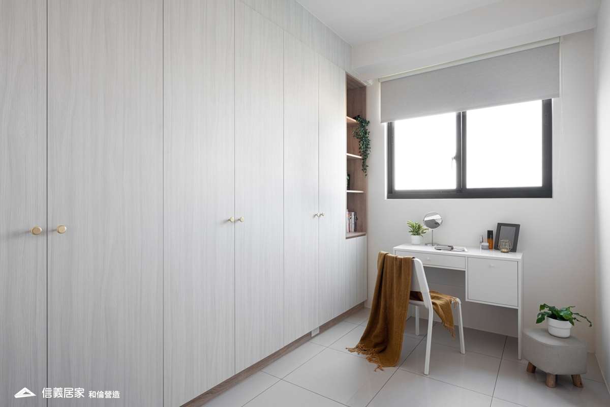 白色臥室室內裝潢設計，包括收納櫃、椅子、書桌、置物櫃裝潢圖片