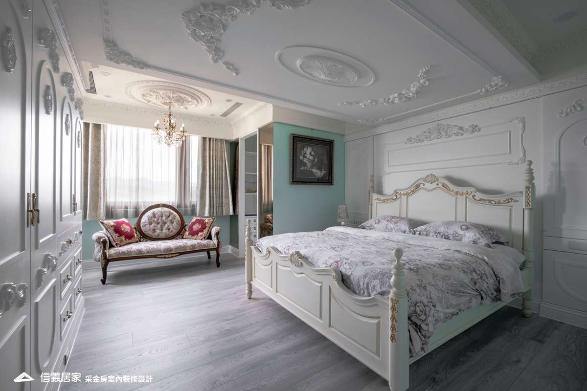 白色臥室室內裝潢設計，包括床、收納櫃、椅子、置物櫃裝潢圖片