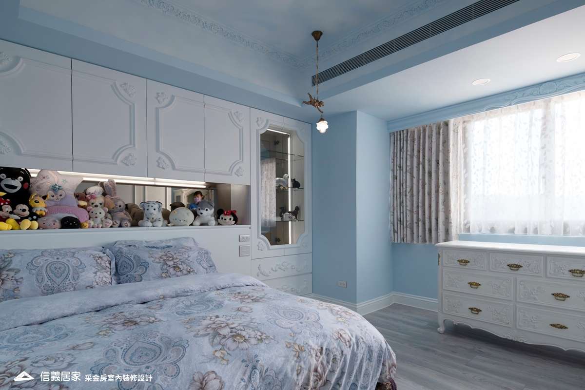 藍色臥室,藍色小孩房室內裝潢設計，包括窗簾、矮櫃、床頭主牆、置物櫃裝潢圖片
