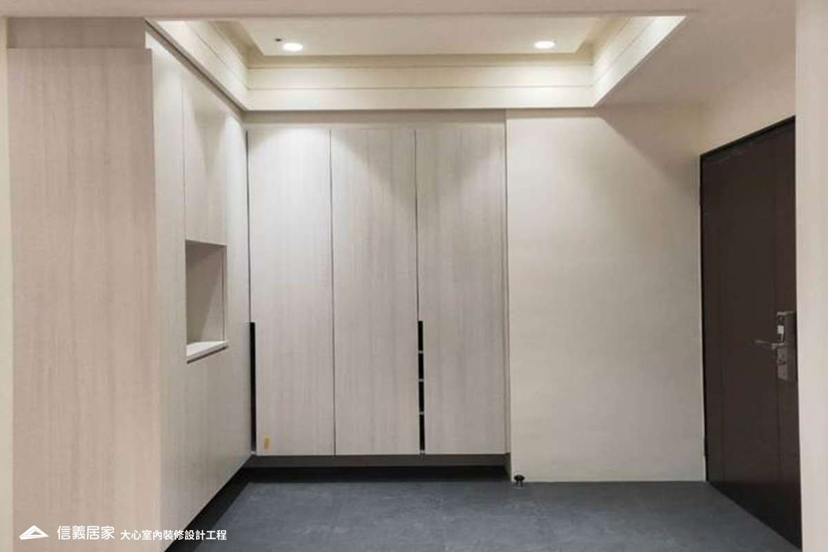 白色玄關室內裝潢設計，包括收納櫃裝潢圖片