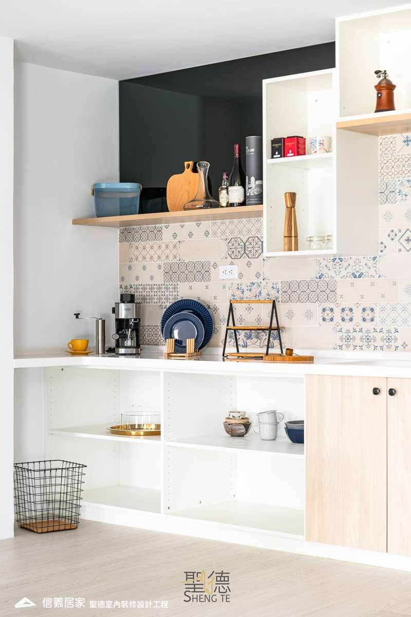 米色廚房室內裝潢設計，包括收納櫃、矮櫃、置物櫃裝潢圖片