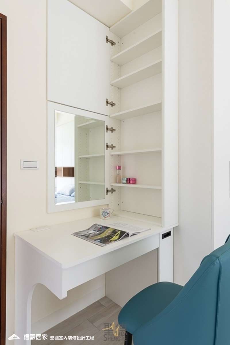 白色臥室室內裝潢設計，包括收納櫃、椅子、化妝台裝潢圖片