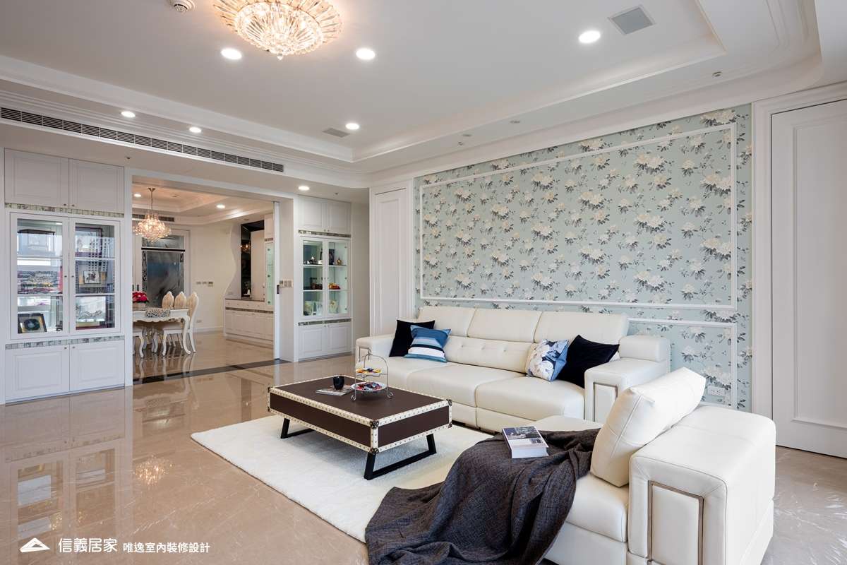 米色客廳室內裝潢設計，包括茶几、壁紙、地毯、L型沙發裝潢圖片