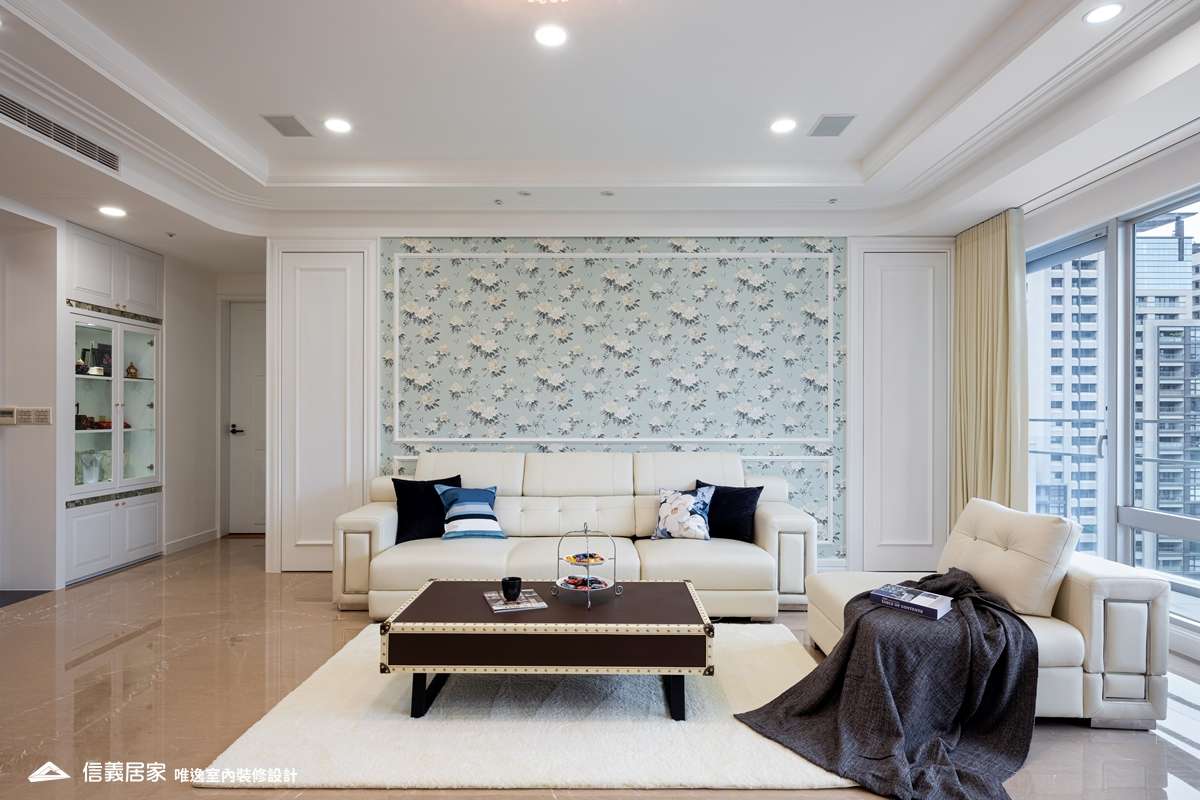 米色客廳室內裝潢設計，包括窗簾、壁紙、地毯、L型沙發裝潢圖片