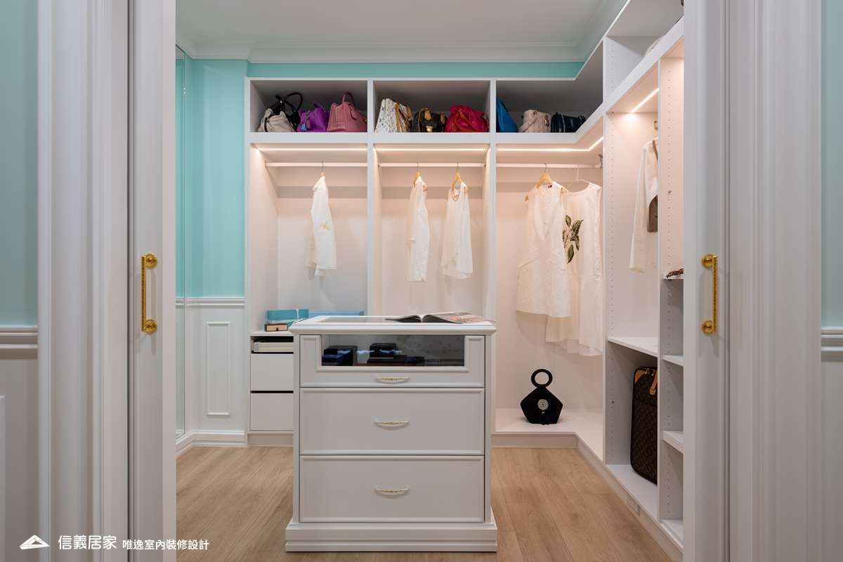 白色更衣室室內裝潢設計，包括收納櫃裝潢圖片