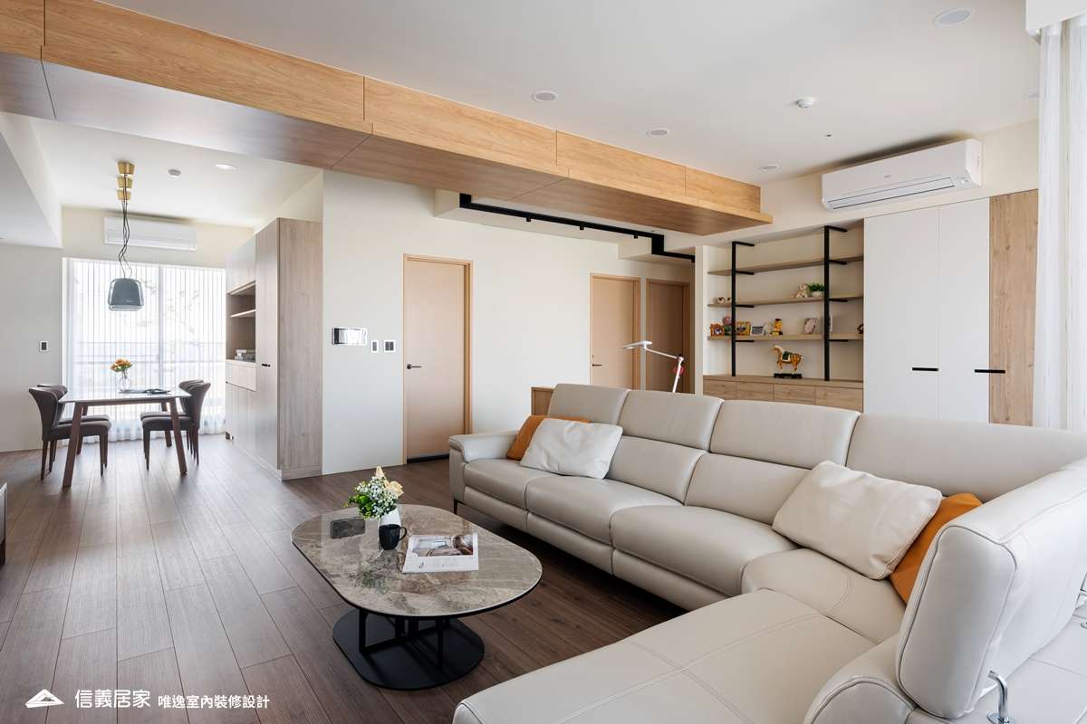 米色客廳室內裝潢設計，包括茶几、L型沙發裝潢圖片