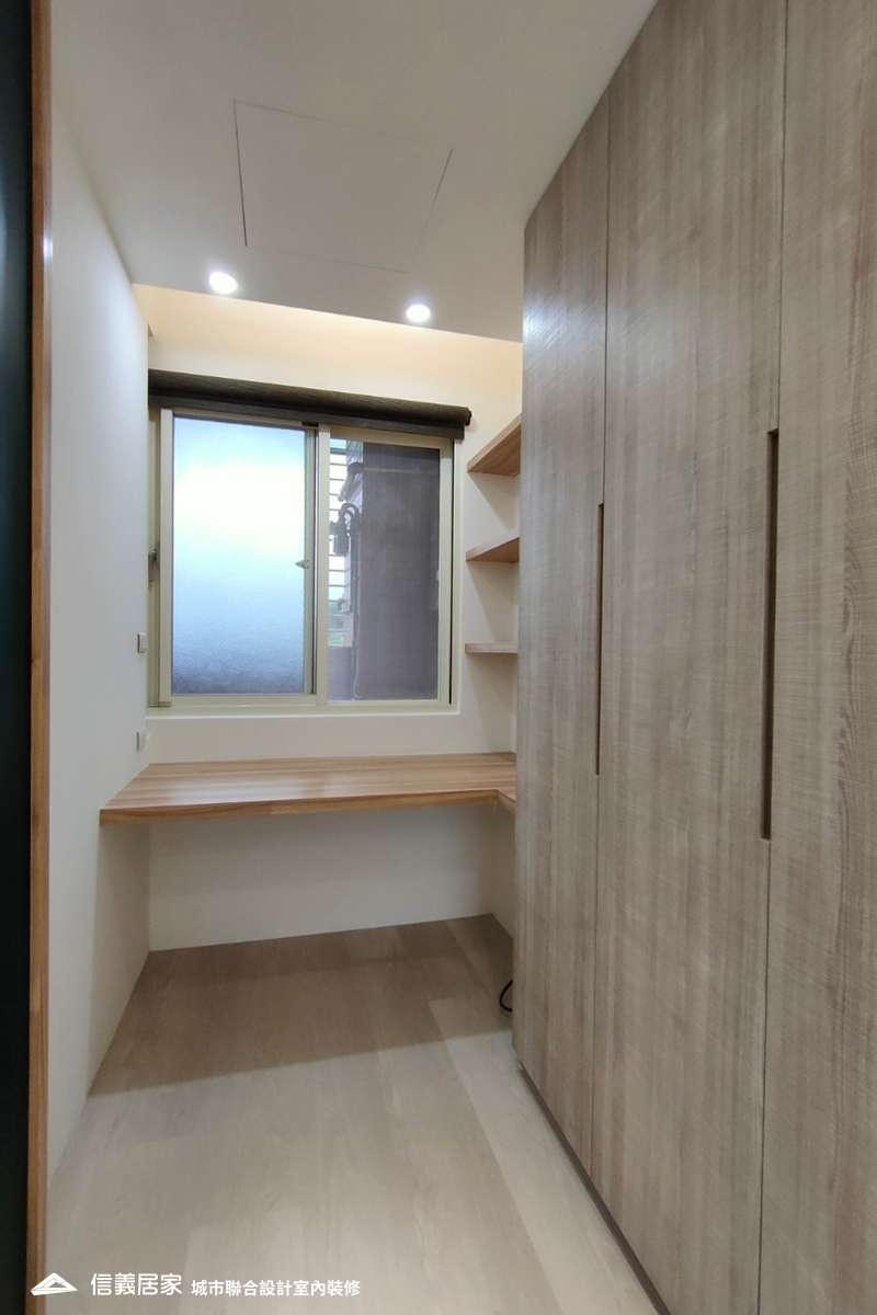 白色書房室內裝潢設計，包括收納櫃、置物櫃裝潢圖片