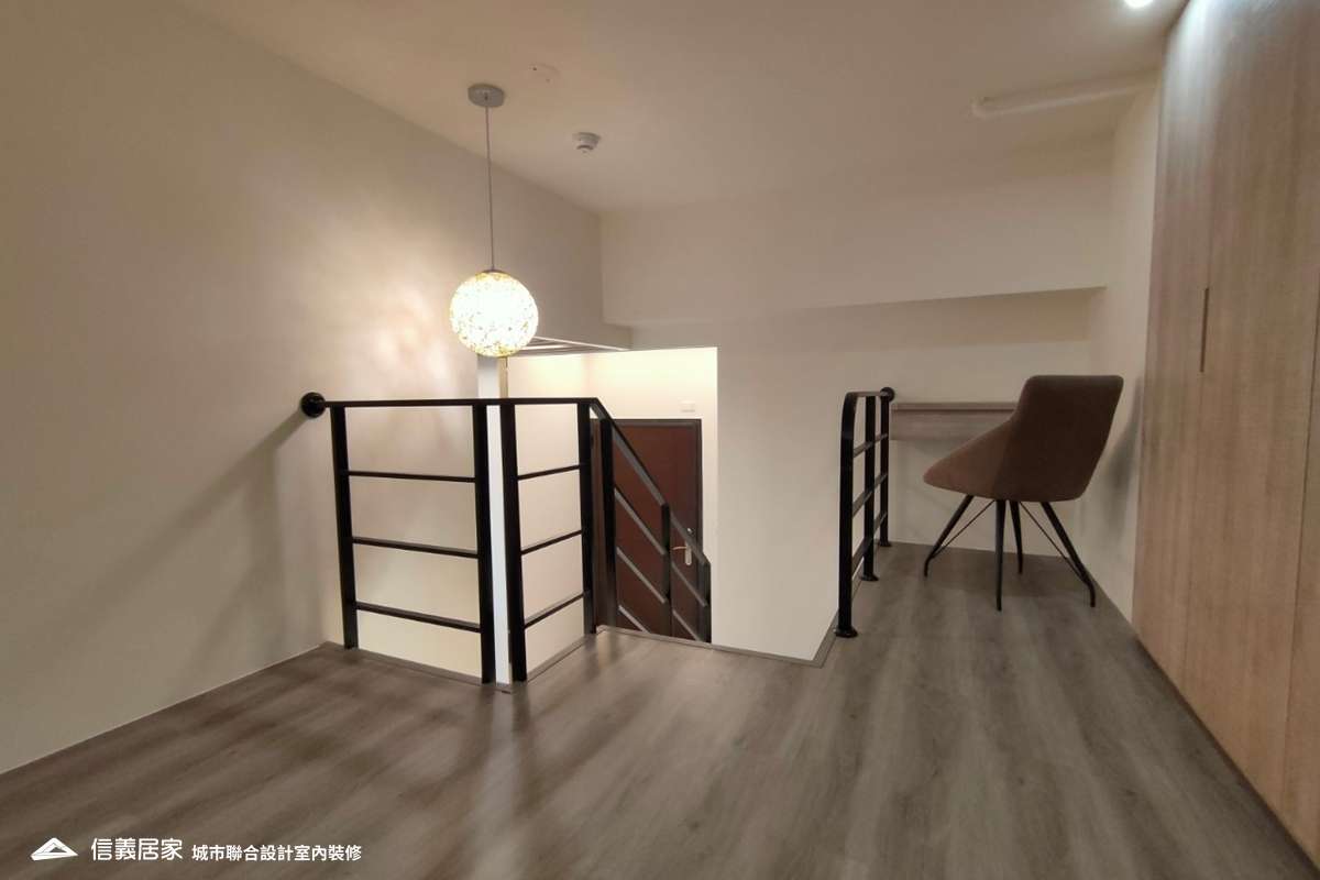 白色臥室室內裝潢設計，包括椅子、書桌、樓梯裝潢圖片
