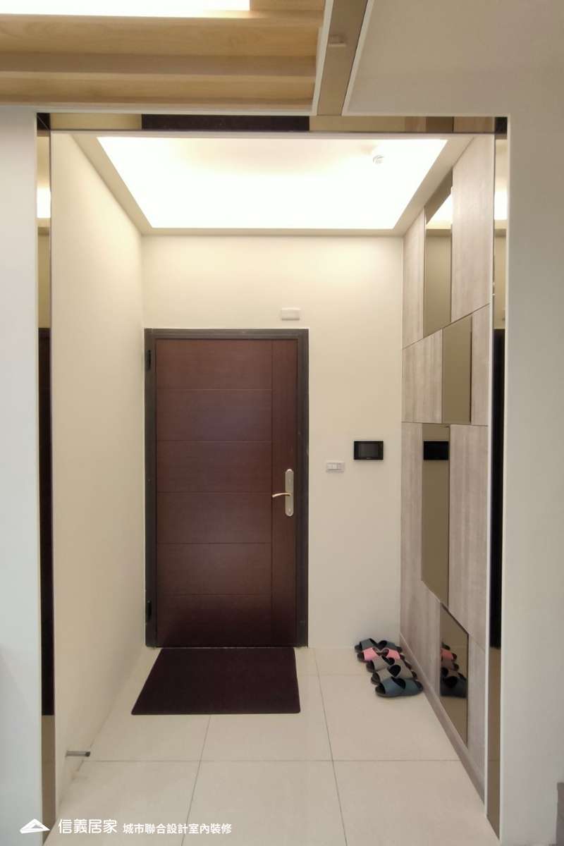白色玄關室內裝潢設計，包括地毯裝潢圖片