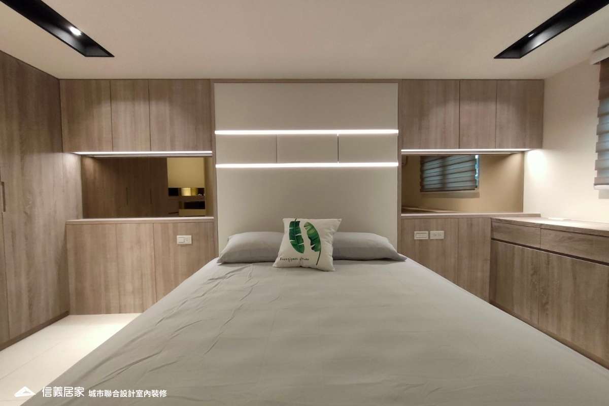 白色臥室室內裝潢設計，包括床、收納櫃、矮櫃、床頭主牆、置物櫃裝潢圖片