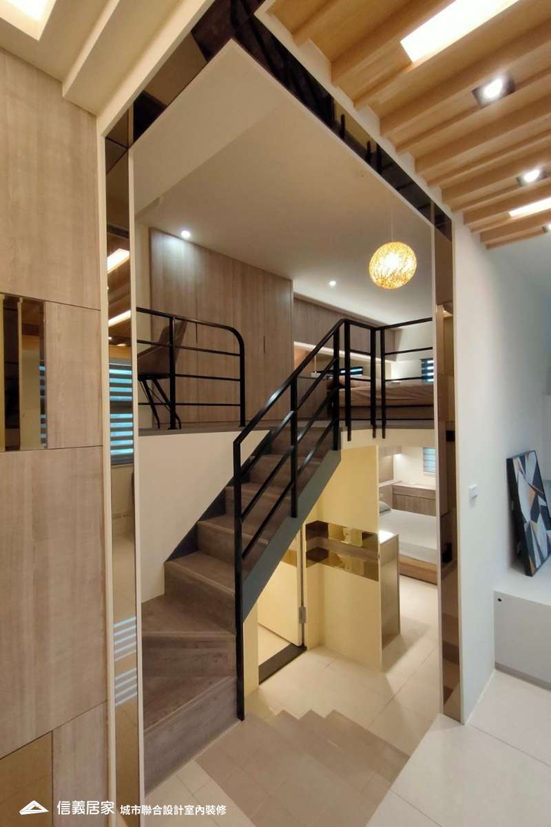 白色樓梯室內裝潢設計，包括收納櫃、矮櫃、樓梯裝潢圖片