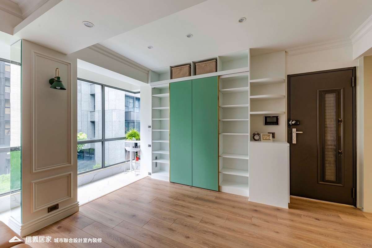 米色玄關室內裝潢設計，包括收納櫃、置物櫃裝潢圖片