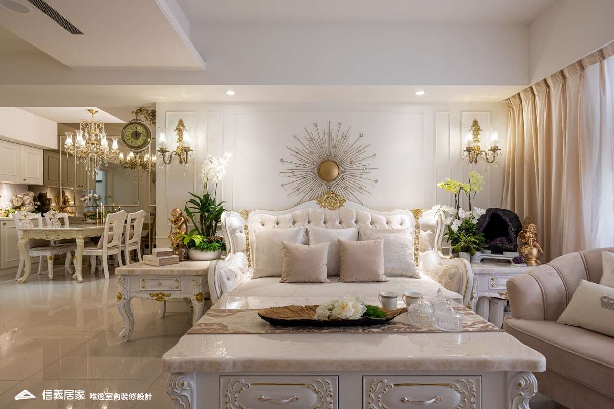 米色客廳室內裝潢設計，包括窗簾、沙發、茶几、吊燈裝潢圖片