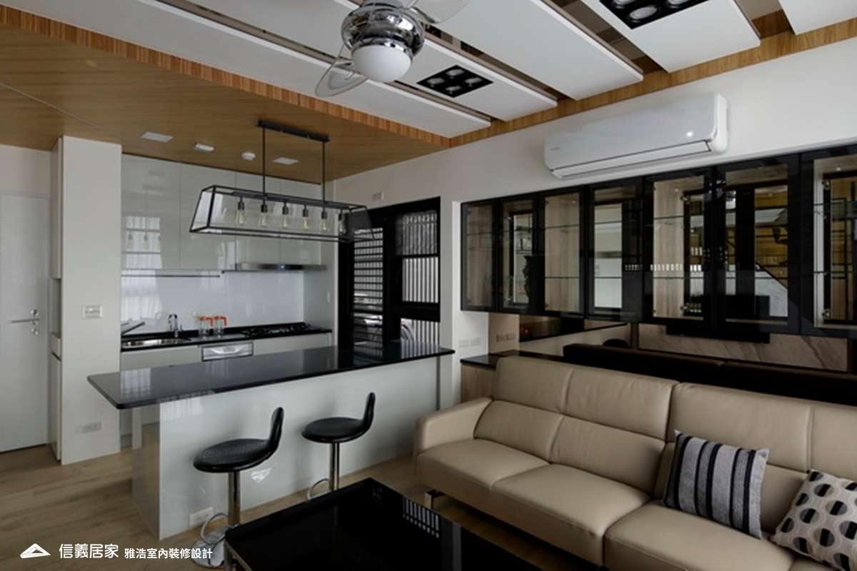白色開放式廚房室內裝潢設計，包括椅子、吧台裝潢圖片