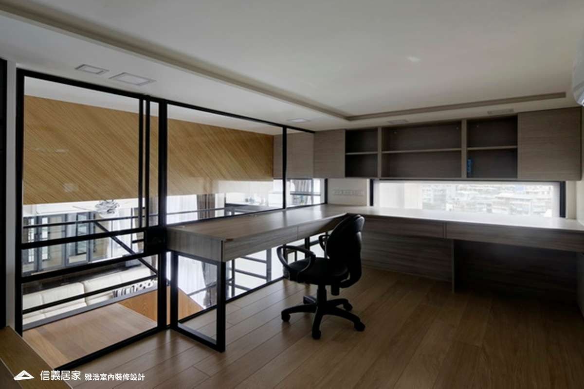米色書房室內裝潢設計，包括椅子、書桌、置物櫃裝潢圖片
