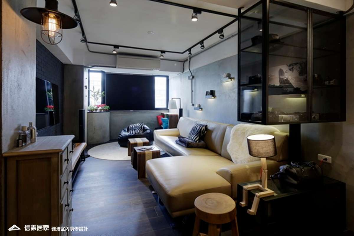 灰色客廳室內裝潢設計，包括沙發、置物櫃裝潢圖片