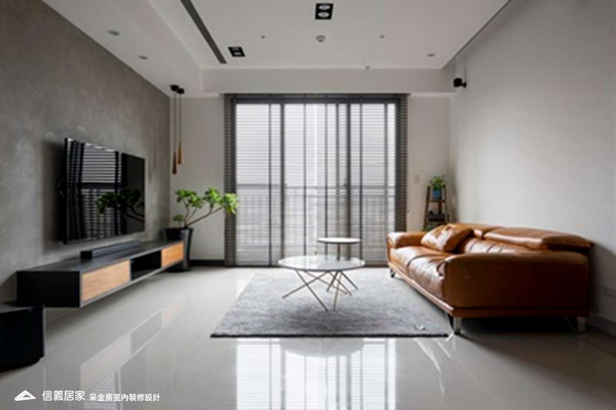 灰色客廳室內裝潢設計，包括茶几、電視牆、電視櫃、L型沙發裝潢圖片