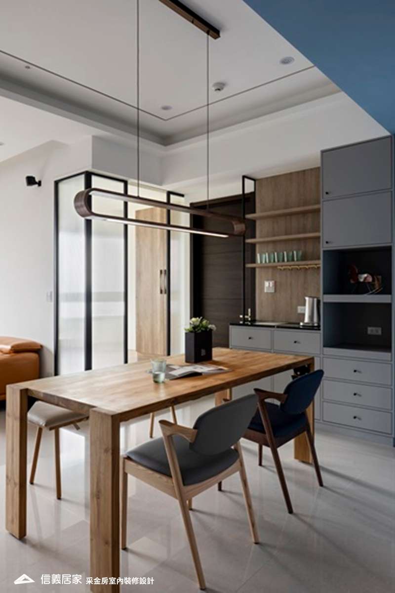 米色餐廳室內裝潢設計，包括餐桌、餐椅、置物櫃裝潢圖片