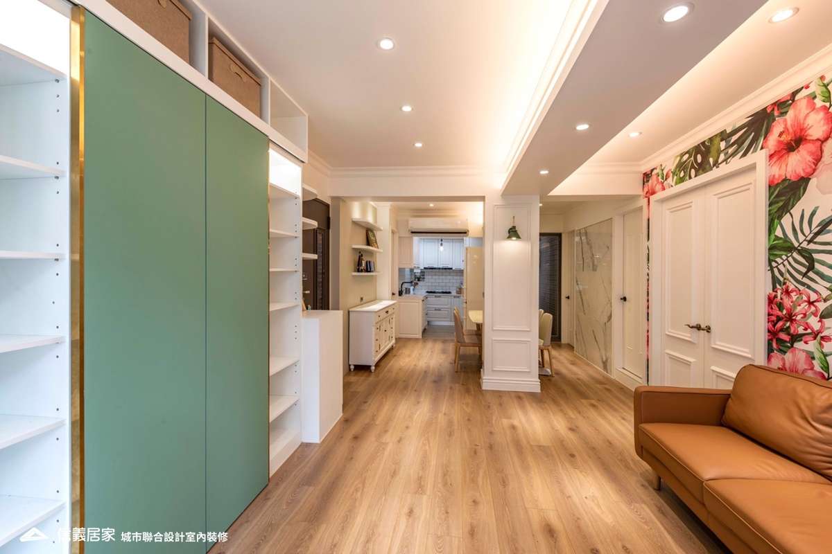 米色客廳室內裝潢設計，包括沙發、收納櫃、置物櫃裝潢圖片