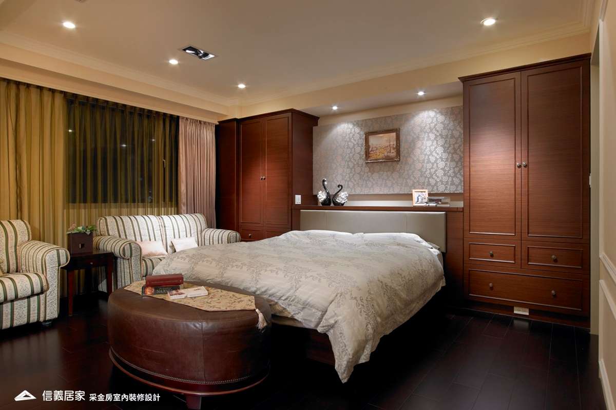 咖啡色臥室室內裝潢設計，包括床、收納櫃裝潢圖片