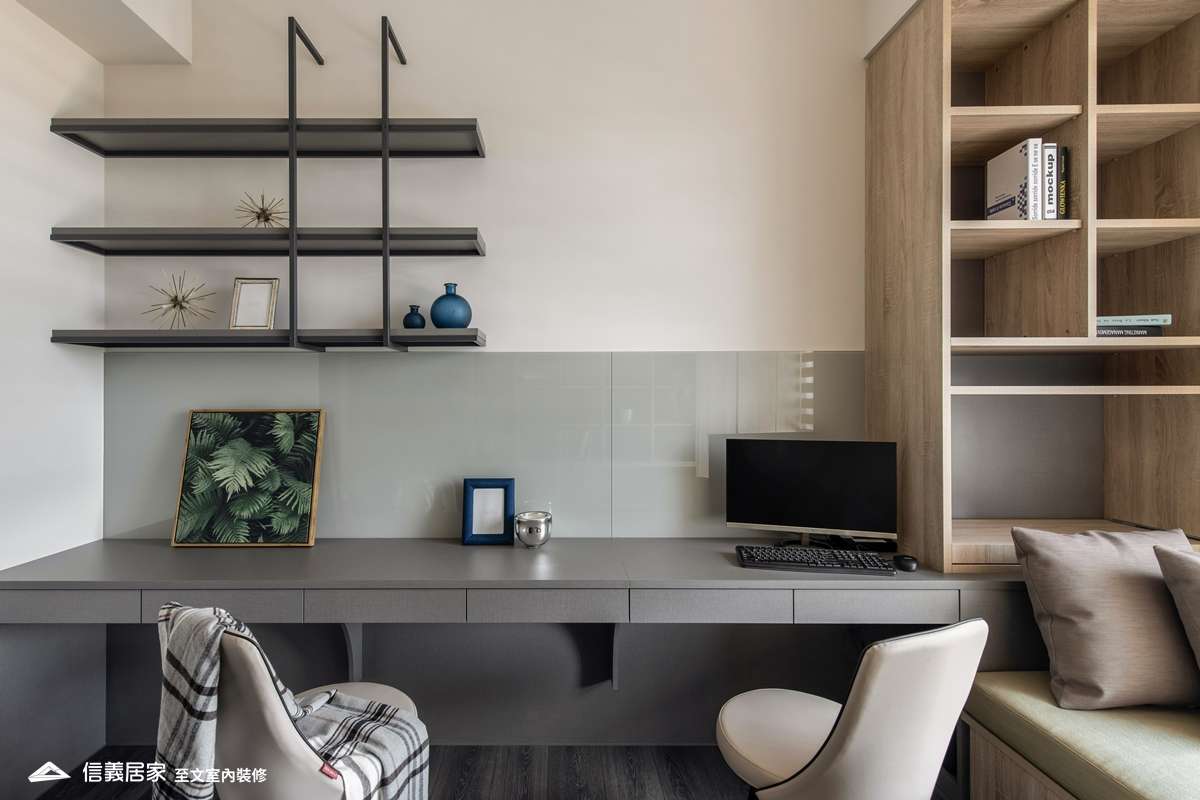 灰色書房室內裝潢設計，包括書桌、書櫃裝潢圖片