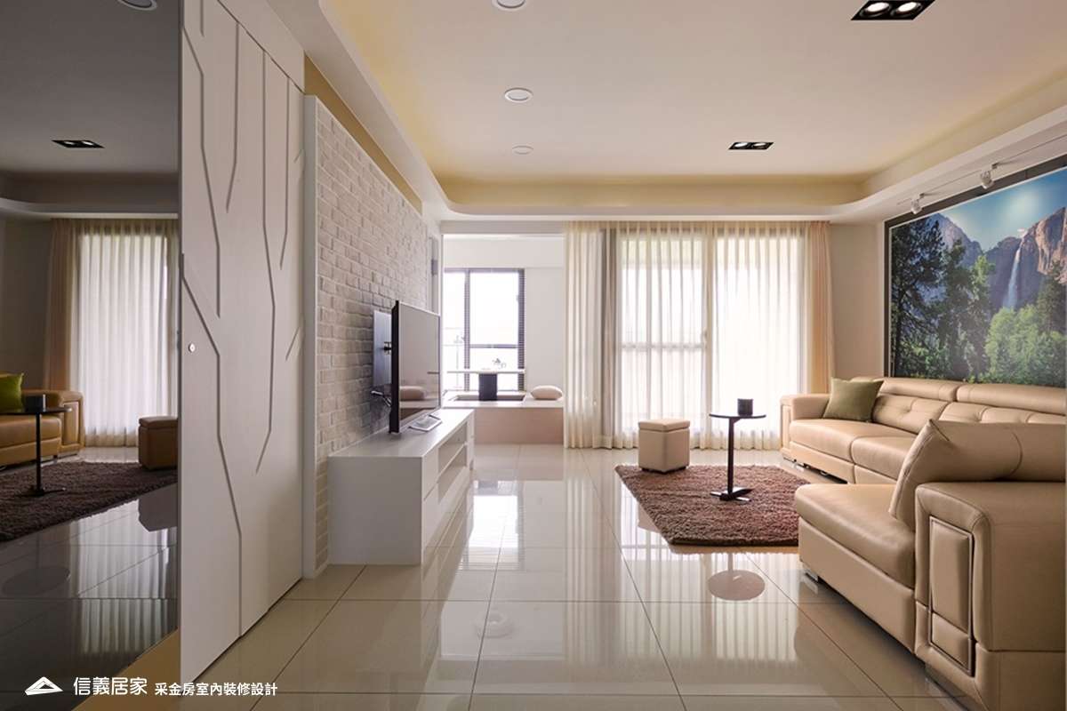 白色客廳室內裝潢設計，包括電視牆、L型沙發裝潢圖片