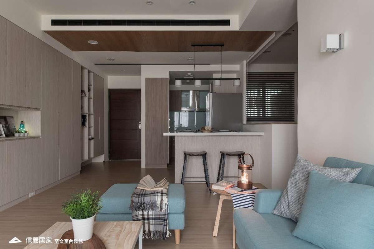 米色客廳室內裝潢設計，包括沙發、收納櫃裝潢圖片