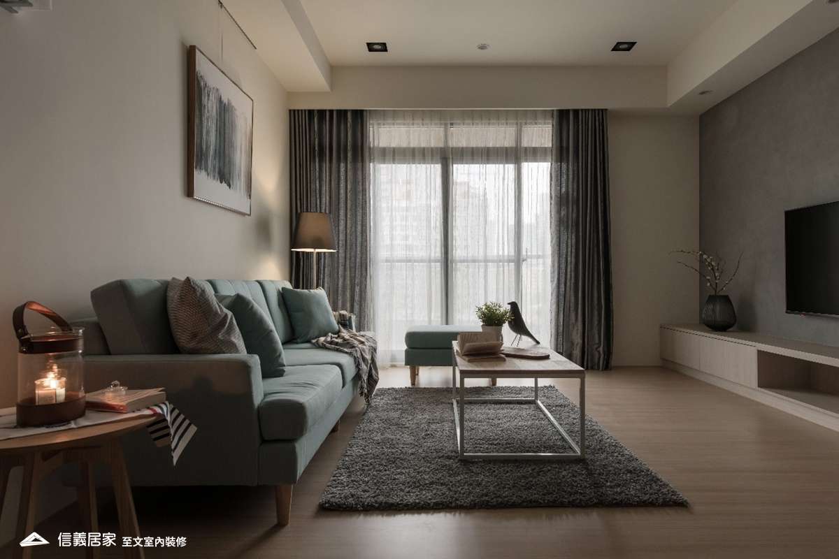 米色客廳室內裝潢設計，包括窗簾、沙發、茶几裝潢圖片