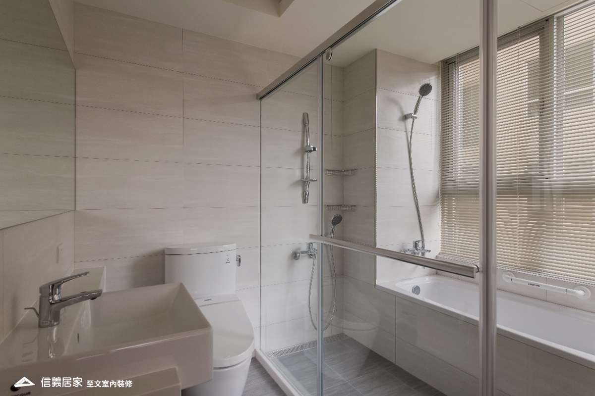 米色淋浴間室內裝潢設計，包括洗手台、淋浴/花灑裝潢圖片