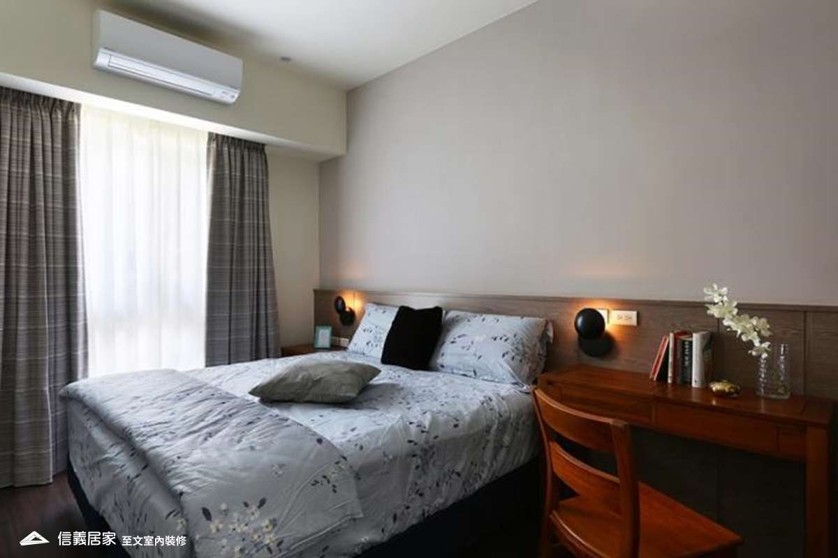 白色臥室室內裝潢設計，包括窗簾、床、燈具、書桌裝潢圖片
