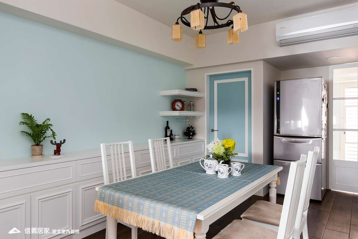 藍色廚房室內裝潢設計，包括餐桌、矮櫃、餐椅裝潢圖片