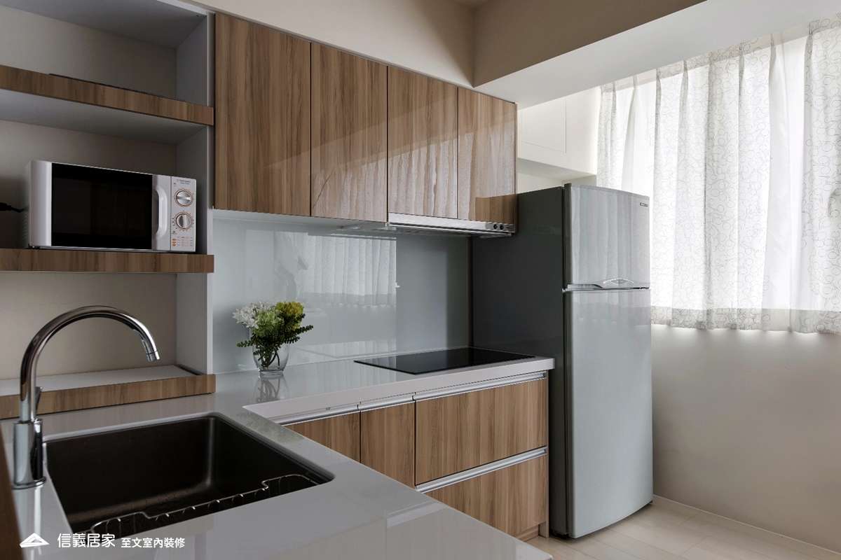 咖啡色廚房,咖啡色開放式廚房室內裝潢設計，包括流理台裝潢圖片