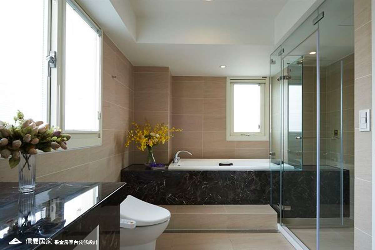 米色浴室室內裝潢設計，包括淋浴/花灑、馬桶、浴缸裝潢圖片