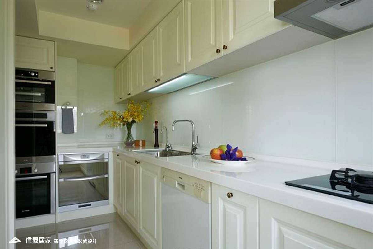 白色廚房室內裝潢設計，包括線板裝潢圖片