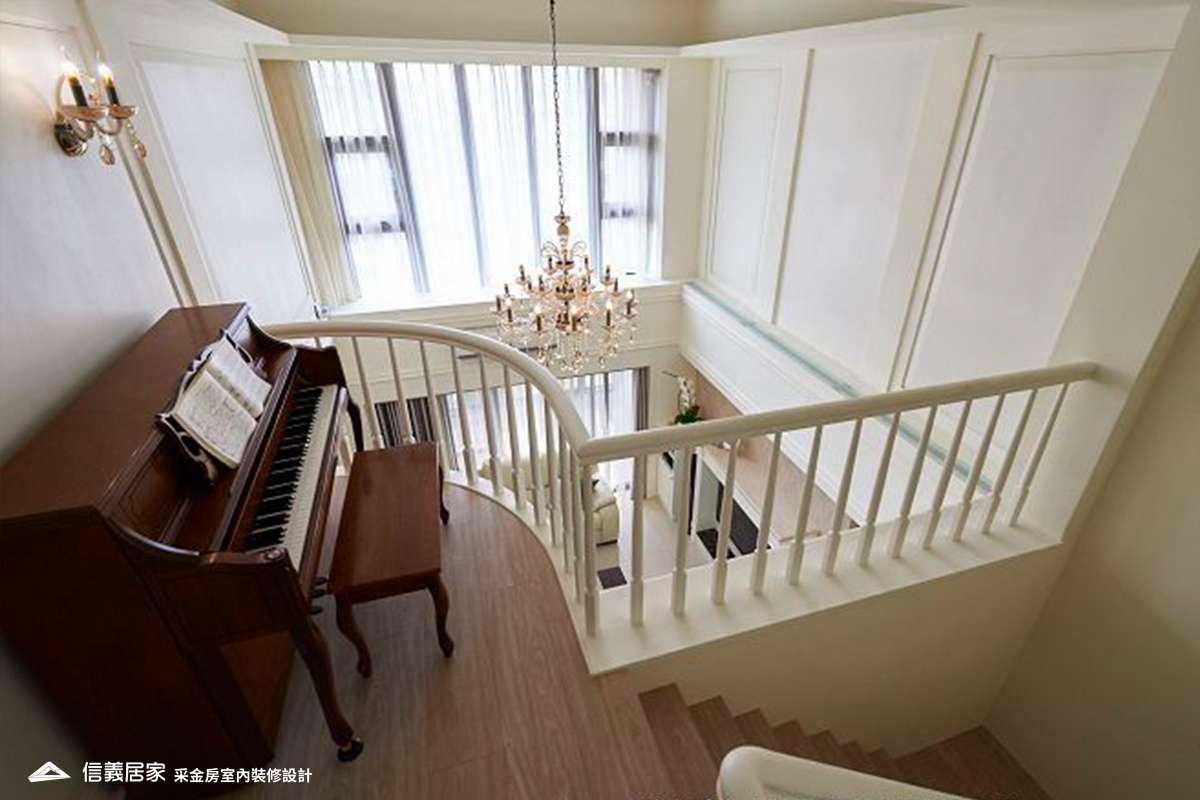 白色樓梯,白色樓中樓室內裝潢設計，包括吊燈裝潢圖片