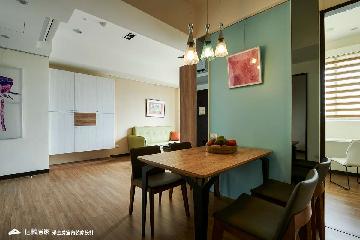 咖啡色客廳室內裝潢設計，包括吊燈、餐桌、餐椅、隔屏裝潢圖片