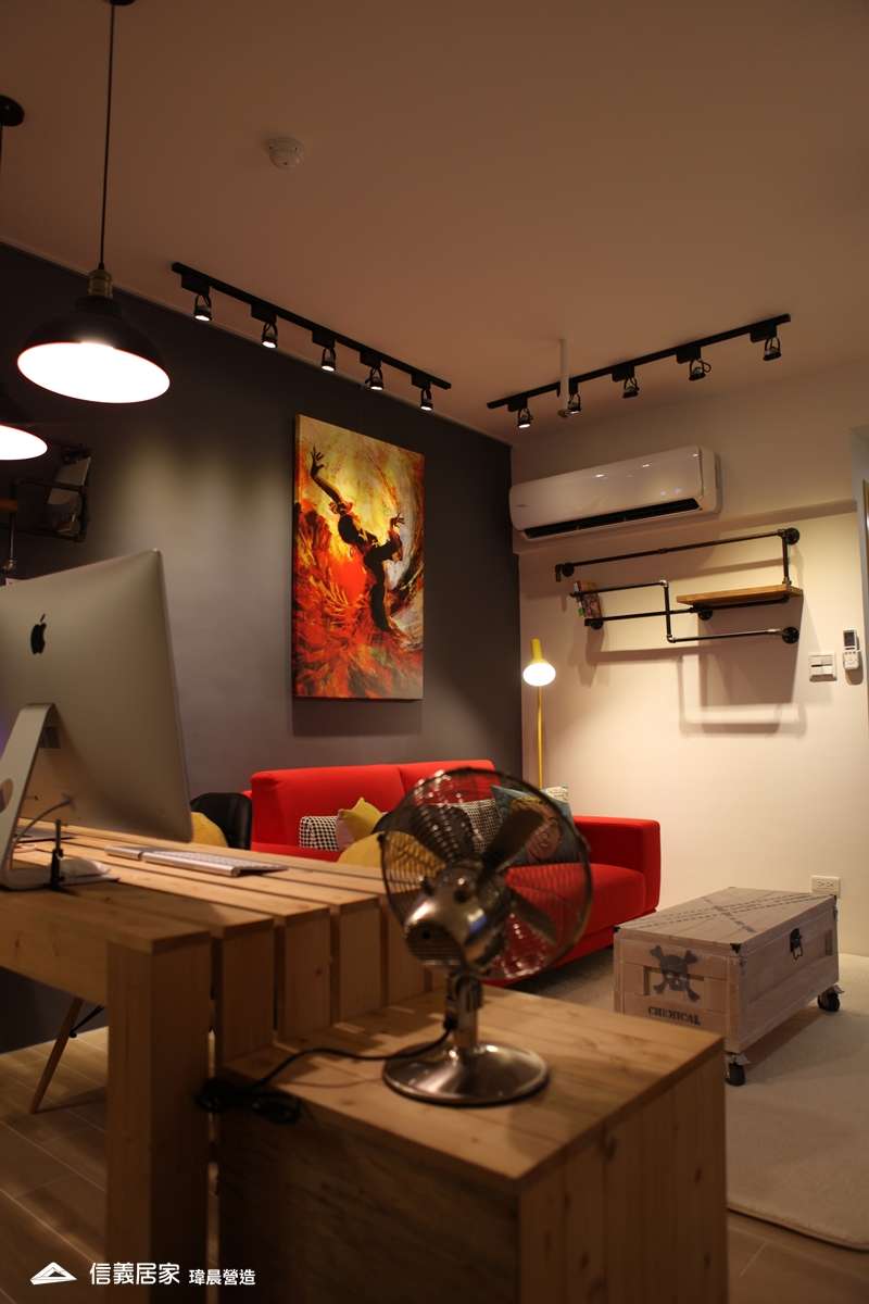 米色客廳室內裝潢設計，包括沙發、茶几、吊燈、矮櫃、書桌裝潢圖片