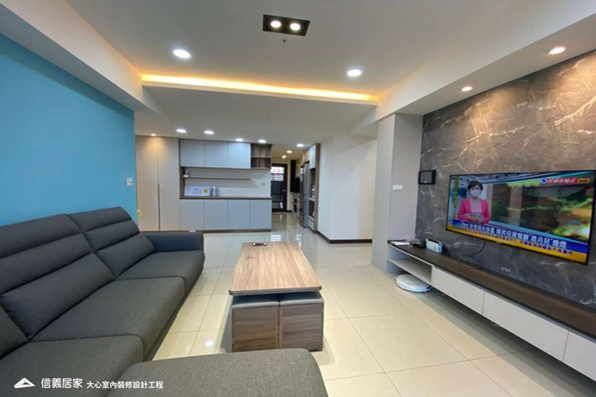 灰色客廳室內裝潢設計，包括沙發、收納櫃、電視櫃裝潢圖片
